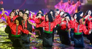 Thousands perform traditional folk dance to mark UNESCO recognition