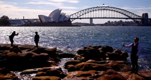 Australia rules out ban on Russian tourists as part of sanctions