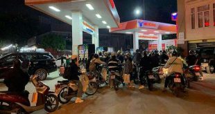 Hanoians stock up on gasoline fearing shortages