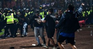 Indonesia probes elite officers over stadium disaster