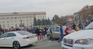 Ukrainians celebrate soldiers retaking Kherson, Russia's latest defeat