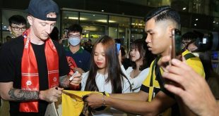 Fans welcome Dortmund players to Vietnam