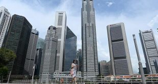 Singapore warns slower economic growth in 2023