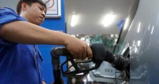Gasoline prices up, oil down
