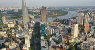 HCMC office buildings see fewer tenants