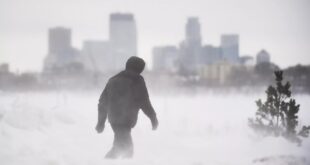 Heavy snow snarls travel as winter storms hit US