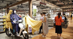 Japanese retailers expand in Vietnam, targeting affluent