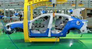 Vietnam at risk of becoming captive market for imported cars: industry ministry