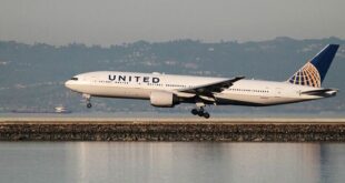 United Airlines passenger tried to stab flight attendant, US prosecutors say