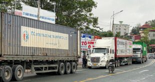 800 container trucks stuck at Vietnam-China border