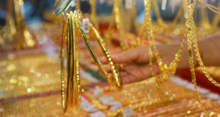 Gold prices dip to lowest this month