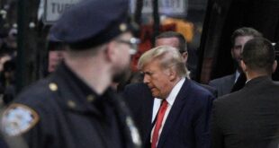 Trump arrives in New York for surrender, opposes TV court coverage