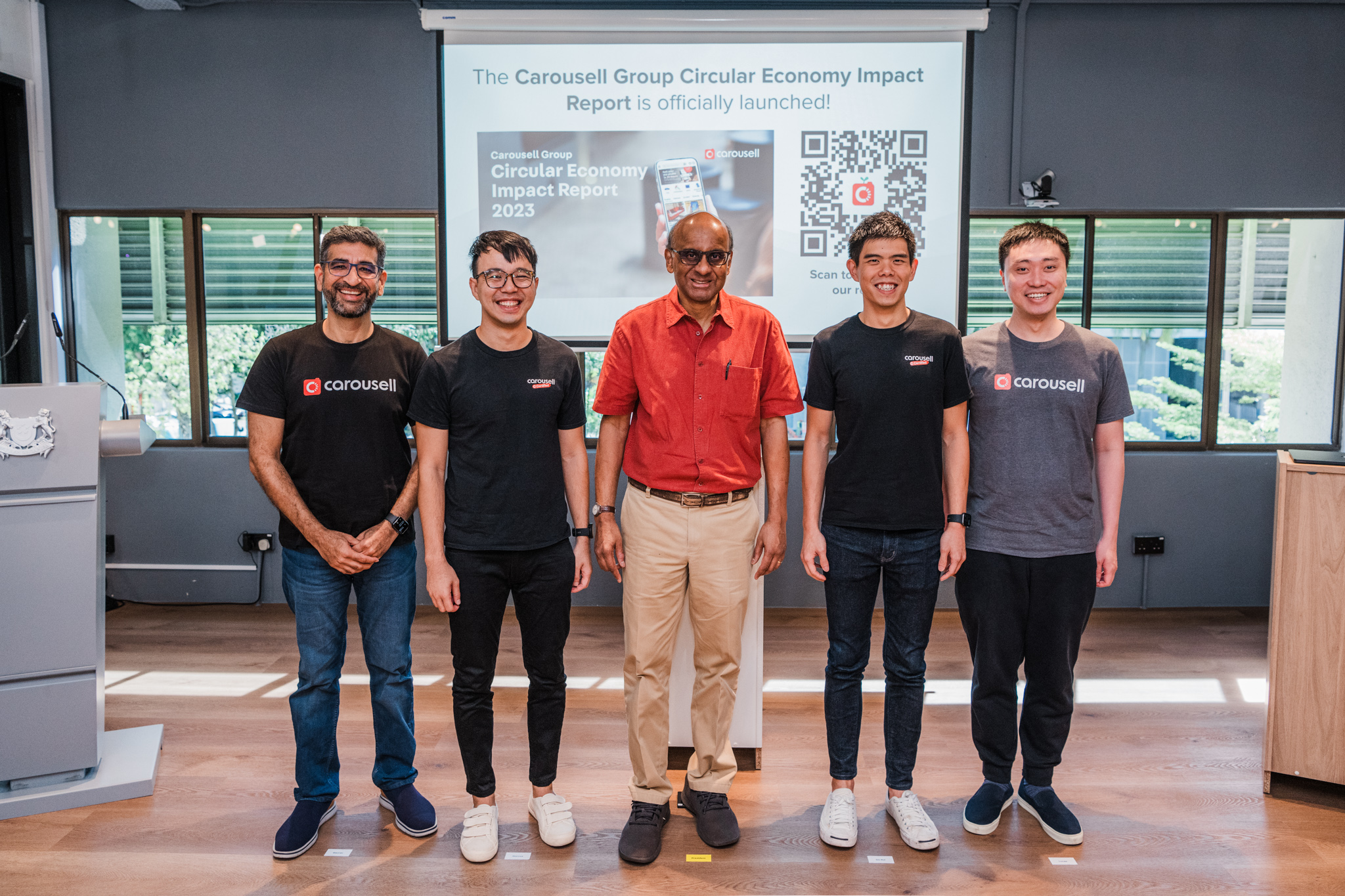 Mr Tharman Shanmugaratnam, President of the Republic of Singapore, graced the launch event for Carousell Group’s Circular Economy Impact Report at Carousell Campus. (from left to right: Mr Gaurav Bhasin, Chief Strategy Officer, Carousell Group; Marcus Tan, Co-founder, Carousell Group; Mr Tharman Shanmugaratnam, President of the Republic of Singapore; Quek Siu Rui, Co-founder and CEO, Carousell Group; Lucas Ngoo, Co-founder, Carousell Group)
