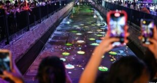 Virtual floats reduce waste at Thai festival