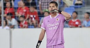 Vietnamese-Czech goalkeeper struggles with hot weather in Hanoi