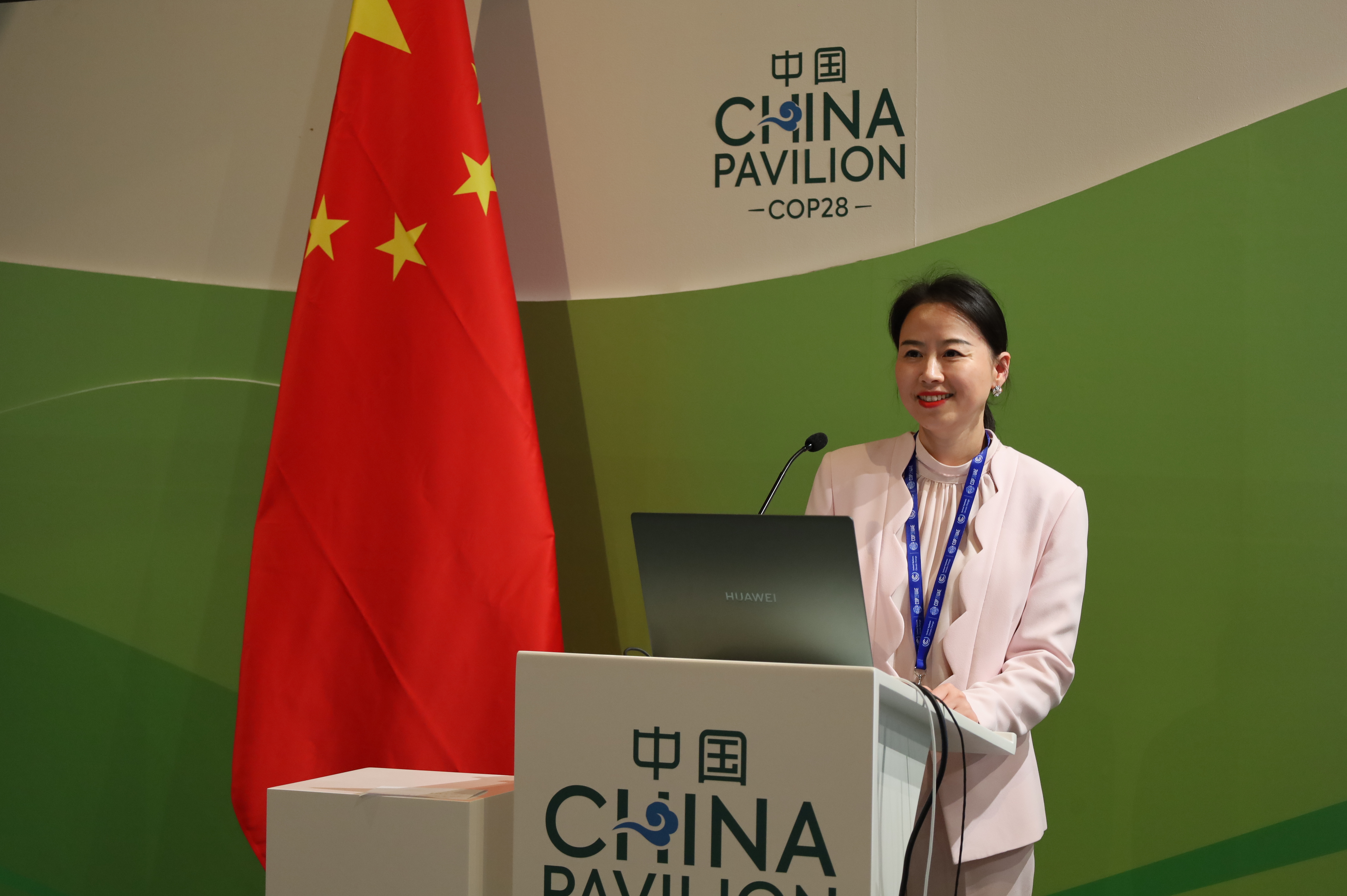 Freshippo attended COP28. Shen Li, Co-founder and Head of Sustainable Development at Freshippo, gives a speech at the COP28 China Corner's Side Event