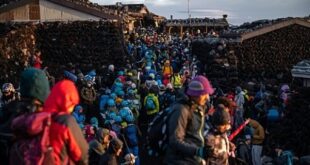 Japanese officials call for Mount Fuji crowd control