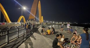 Blackouts prompt foreign tourists to flee northern Vietnam