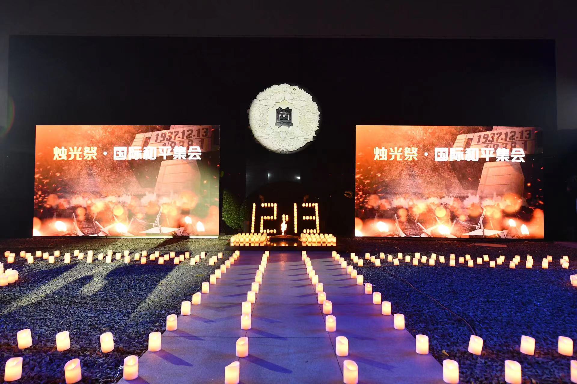 People take part in a candlelight vigil in commemoration of victims of the Nanjing Massacre on the occasion of the tenth National Memorial Day