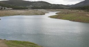 Half world's largest lakes and reservoirs drying up: study