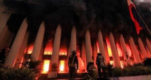 Fire destroys historic Philippine post office building