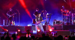 Maroon 5 wows a packed festival crowd at the 8Wonder Winter Festival in Phu Quoc