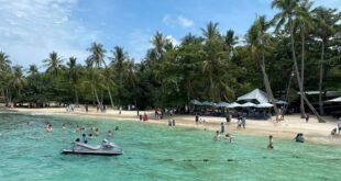 Tourists fed up with overcrowding, overpriced services during holiday