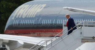 Trump arrives in Florida to face charges, maintains lead in poll