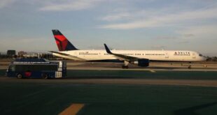 US investigating why Delta passengers remained on plane in extreme heat