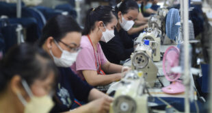 Factories boost wages despite declining orders