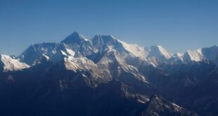 Singaporean tourist goes missing on Mount Everest