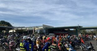 Migrants form motorbike groups for Tet homeward journey