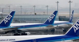 Japan ANA Boeing 737-800 flight turns back due to cockpit window crack