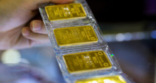 Gold prices hit 10-day low