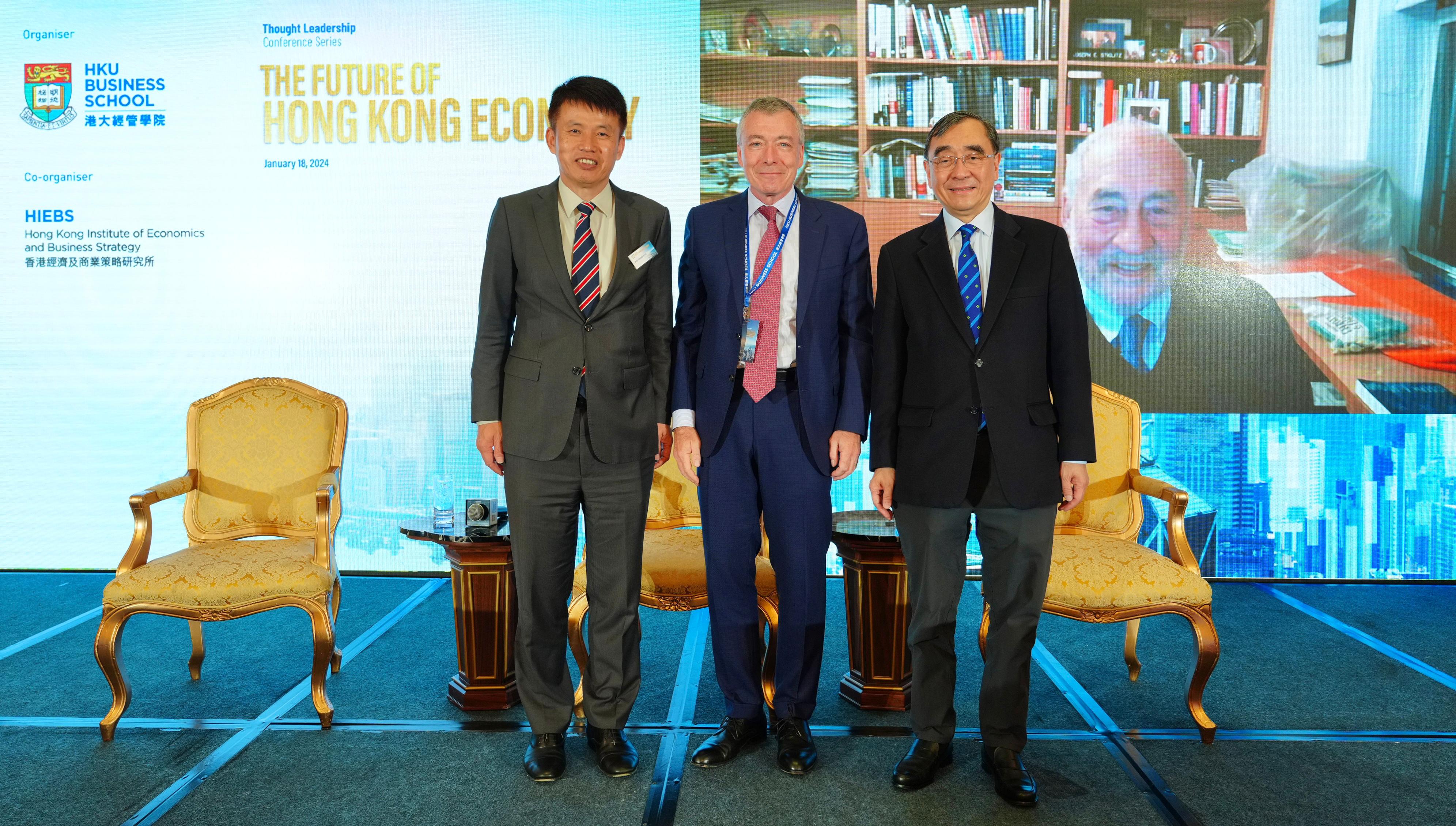 (From left) Professor Hongbin Cai, Dean and Chair of Economics of HKU Business School; Professor Christoph H Loch, Professor of Operations & Technology Management, Co-Director of the Cambridge Centre for Chinese Management, and Former Dean of Cambridge Judge Business School and Editor-in-Chief of Management Science; Professor Richard Wong, Provost and Deputy Vice-Chancellor of The University of Hong Kong, Chair of Economics & Philip Wong Kennedy Wong Professor in Political Economy, and Director of Hong Kong Institute of Economics and Business Strategy; Professor Joseph Stiglitz, Nobel Memorial Prize laureate in Economic Sciences; engaged in a panel discussion.