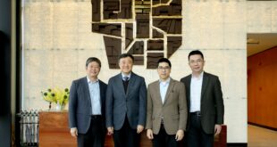 Mr. Adriel Chan, Vice Chair of Hang Lung Properties and Chair of the Sustainability Steering Committee (second right), Professor Yang Bin, Vice President of Tsinghua University and Joint Director of the Management Committee of The Hang Lung Center for Real Estate at Tsinghua University (second left), Professor Liu Hongyu, Deputy Director of the Management Committee of The Hang Lung Center for Real Estate at Tsinghua University (first left), and Professor Wu Jing, Director of The Hang Lung Center for Real Estate at Tsinghua University (first right)
