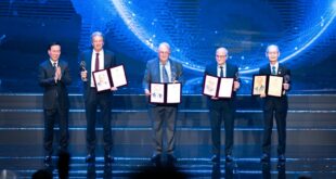(From left) Vietnamese President Võ Văn Thưởng presents the 2023 VinFuture Grand Prize to four scientists: Prof. Martin Andrew Green (Australia), Prof. Stanley Whittingham (U.S.), Prof. Rachid Yazami (Morocco), and Prof. Akira Yoshino (Japan) in Hanoi, Dec. 20, 2023.