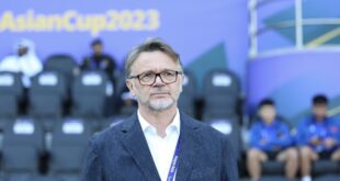 Coach Troussier pleased with Vietnam's performance despite losing to Iraq