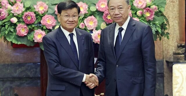 Lao Party General Secretary, State President congratulates Vietnamese counterpart