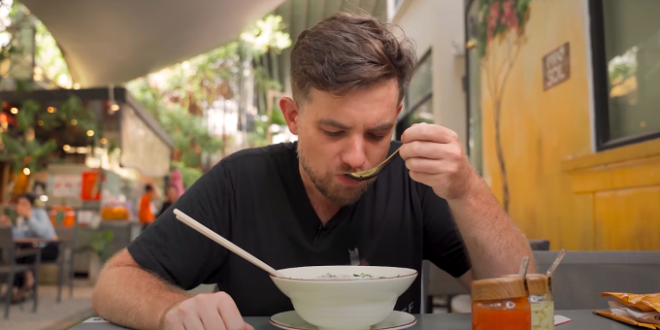 American food blogger recommends top pho spots in HCMC